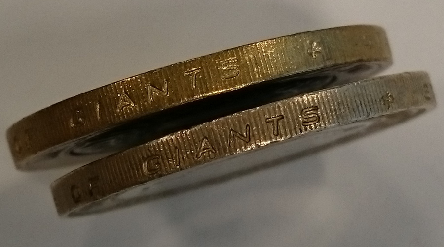 Edge of real and fake coins