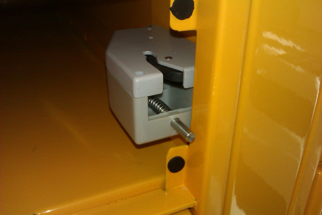 Lock mechanism latch